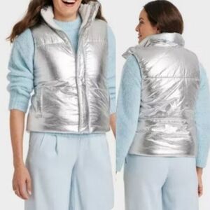 A New Day Size X-Large Silver Metallic Quilted Puffer Vest White Fur Lined NWT